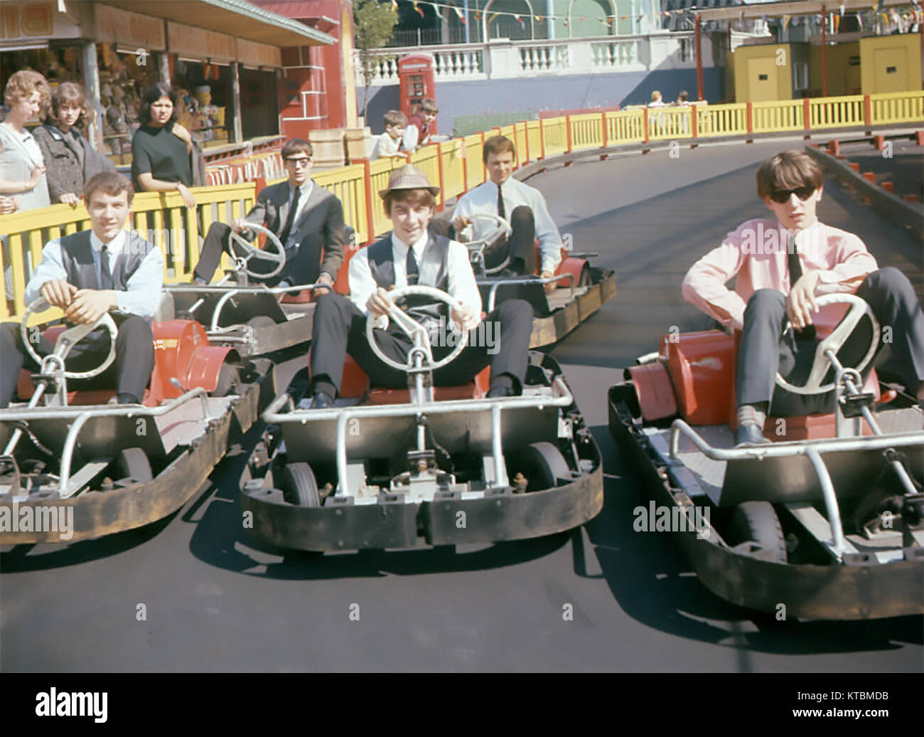 El grupo de pop británico MOJOS alrededor de 1964. Foto de stock
