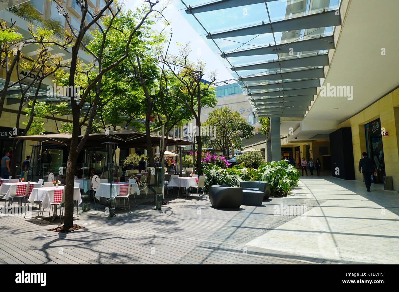 Centro comercial Antara Polanco en el adinerado barrio de Polanco de la Ciudad de México, México Centro comercial Antara Polanco en el adinerado barrio de Polanco de la Ciudad de México, México