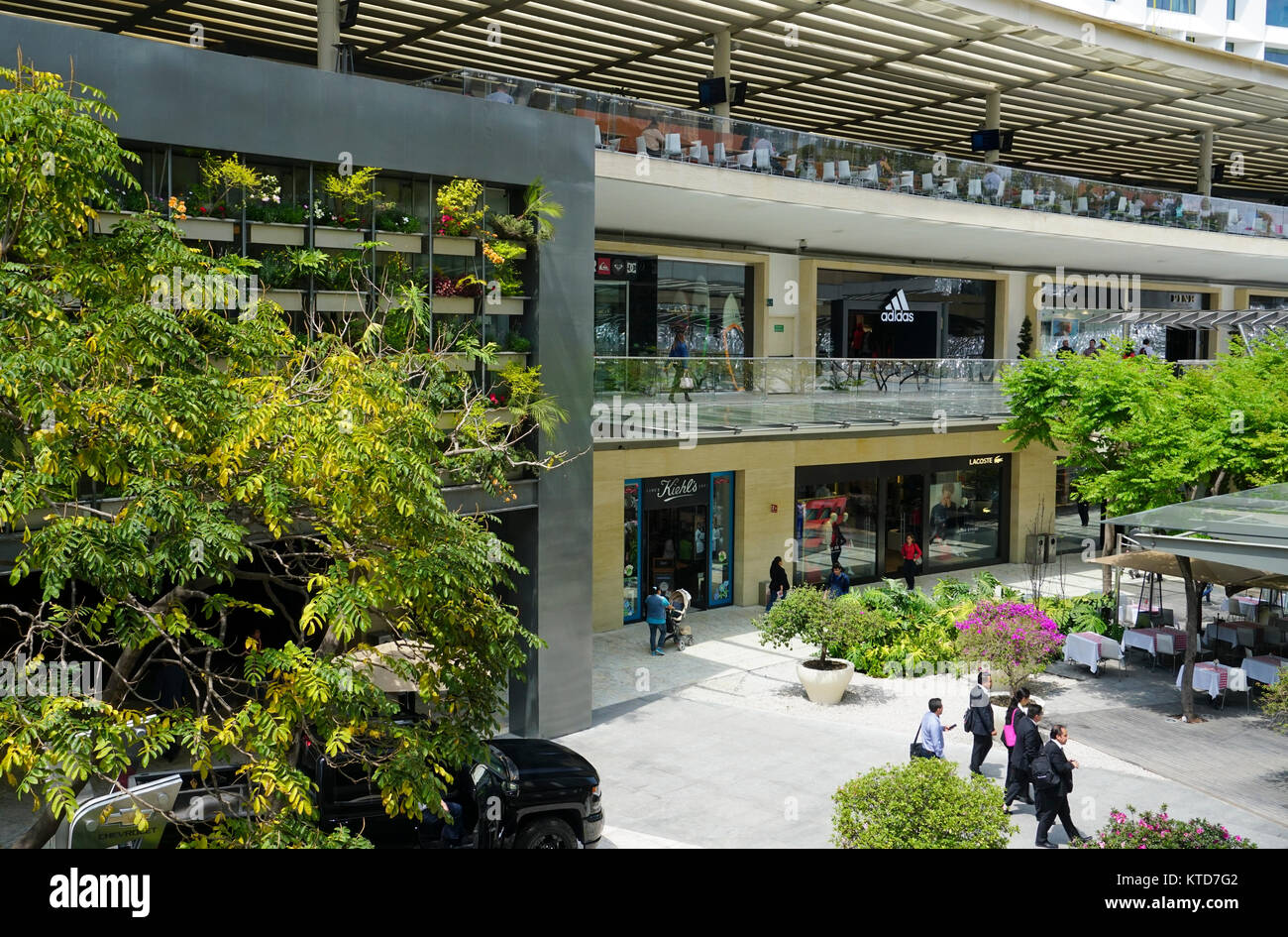 Centro comercial Antara Polanco en el adinerado barrio de Polanco de la  Ciudad de México, México Fotografía de stock - Alamy