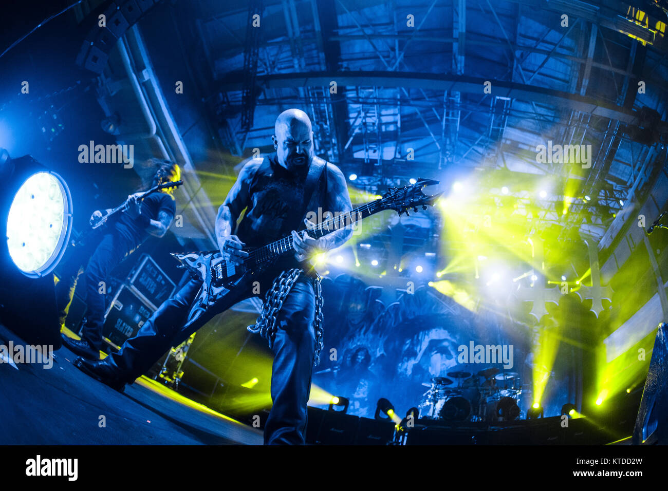 La banda de thrash metal estadounidense Slayer realiza un concierto Kulturvaerftet en Helsingør. Aquí el guitarrista Kerry King es visto en vivo en el escenario. Dinamarca, el 03/12 de 2015. Foto de stock