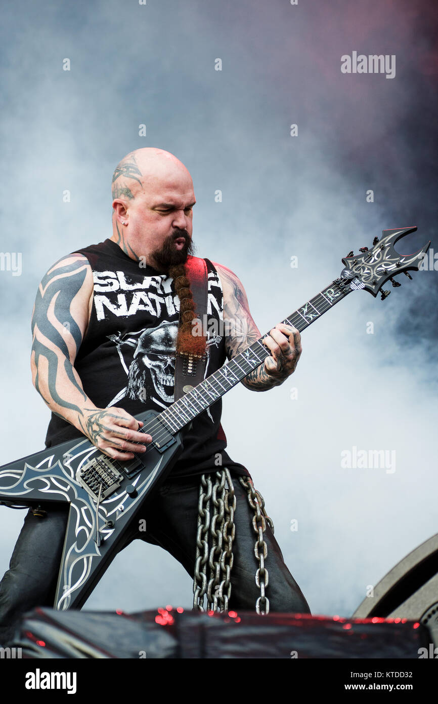 La banda de thrash metal estadounidense Slayer realiza un concierto en vivo  en Horsens Prisión. Aquí el guitarrista Kerry King es visto en vivo en el  escenario. Dinamarca, el 03/06 de 2014