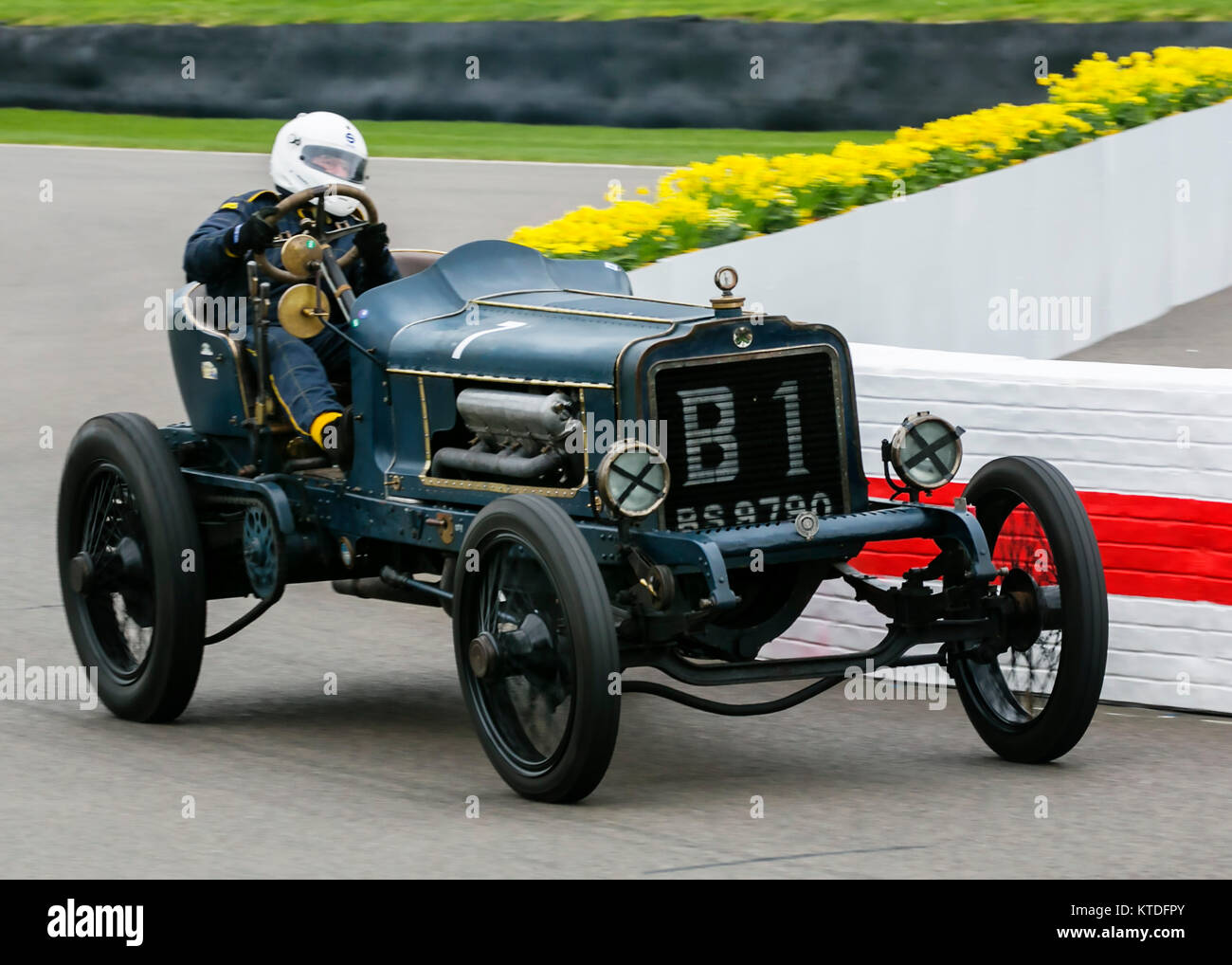 1908 Brasier Hispano-Suiza impulsada por Peter Wilson en el S.F. Trofeo de la carrera de canto en el Goodwood 75a. reunión de los miembros de 2017. Foto de stock