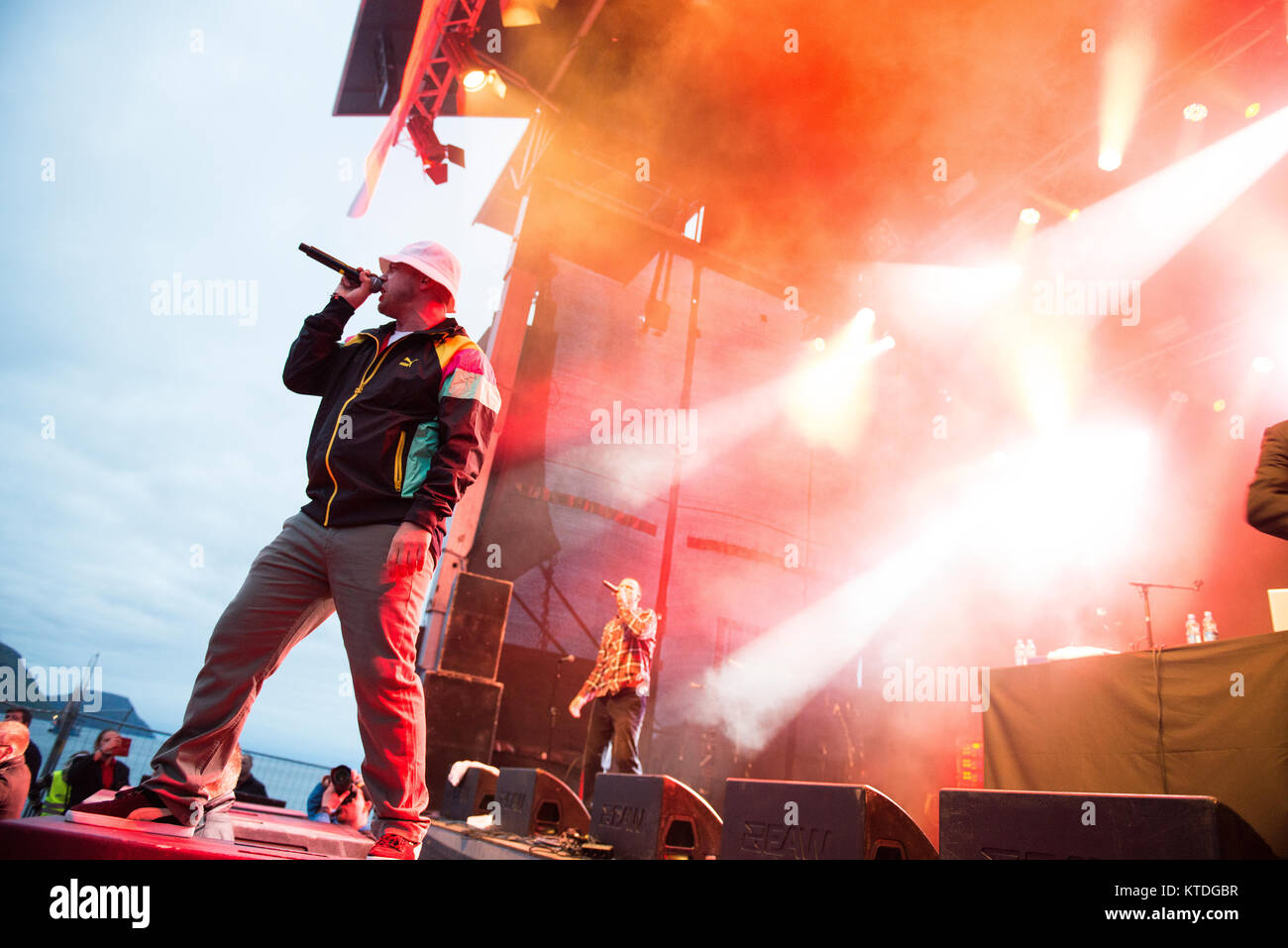 El legendario grupo de rap danés de Malk Koijn realiza un concierto en vivo en el festival de música de las Islas Feroe G! Festival 2014. El grupo consta de Blaes Bukki Geolo, Geo y Tue vía (en la foto). Las Islas Feroe 18.07.2014. Foto de stock