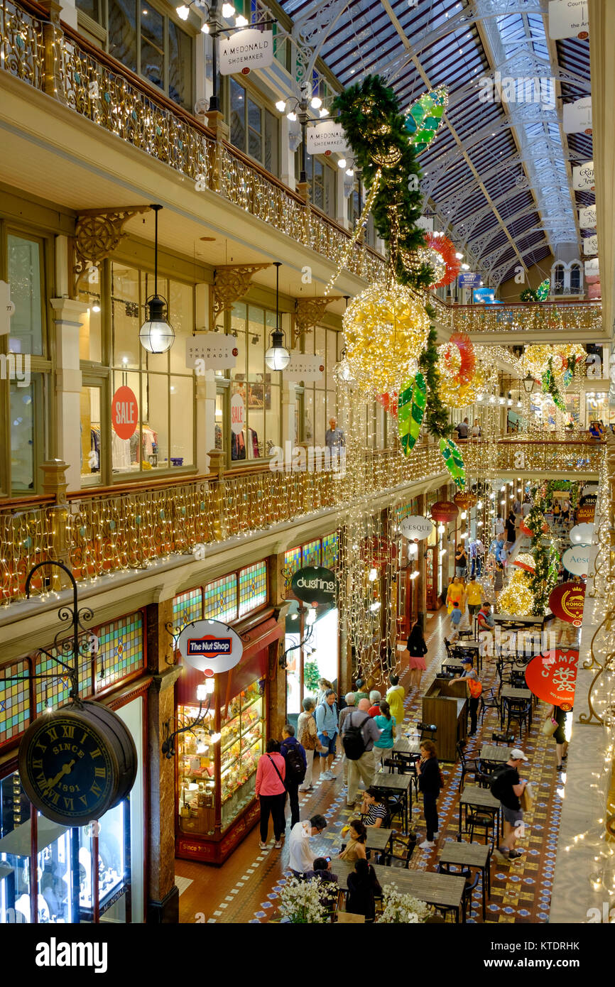El Strand Arcade Interior decorado de Navidad temporada de vacaciones, Sydney, NSW, Australia Foto de stock