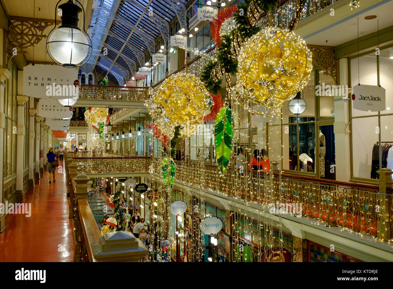 El Strand Arcade Interior decorado de Navidad temporada de vacaciones, Sydney, NSW, Australia Foto de stock
