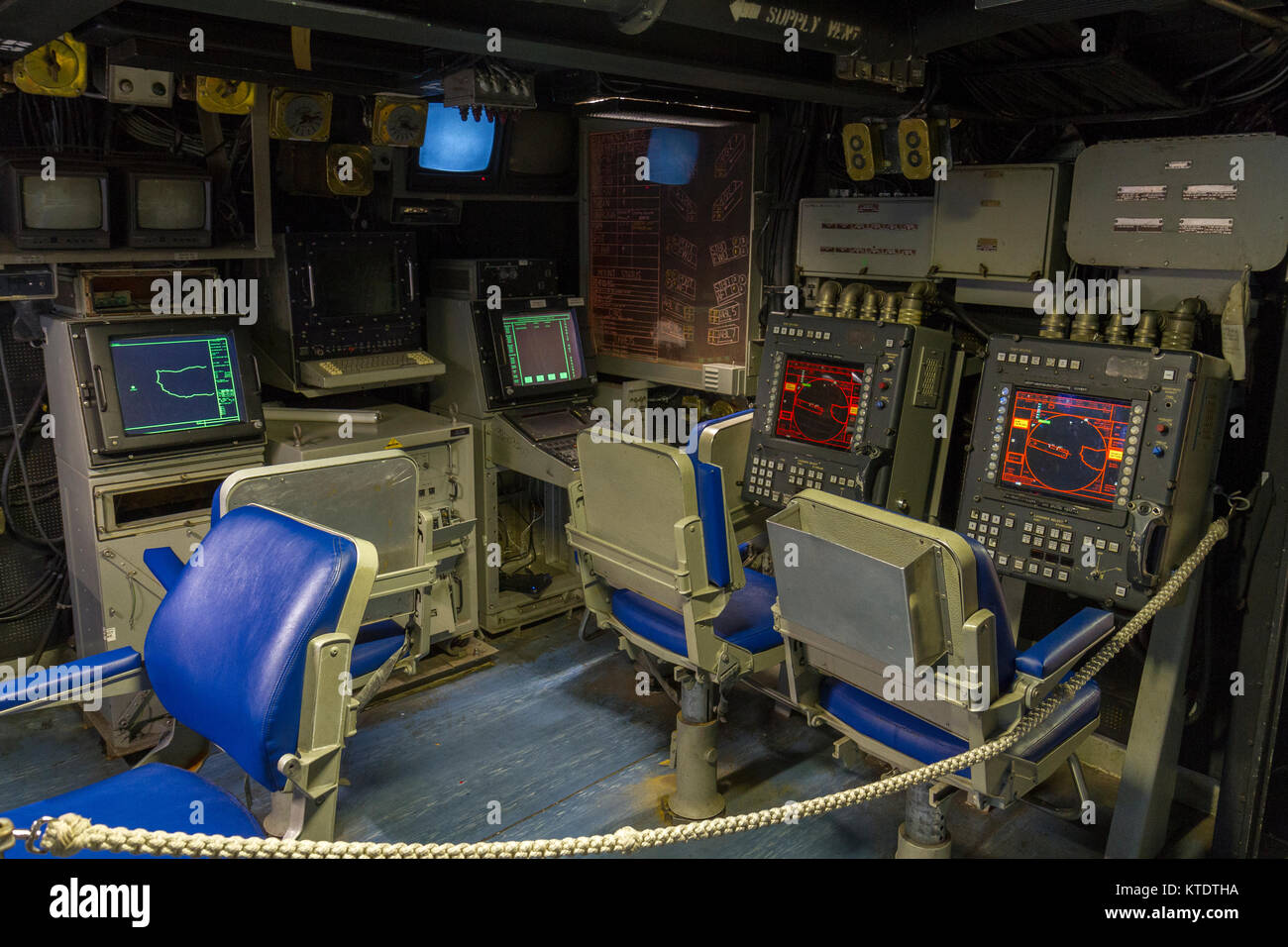 Control de lanzamiento de misiles de crucero Tomahawk habitación en el USS New Jersey acorazado clase Iowa, Río Delaware, Nueva Jersey, Estados Unidos. Foto de stock