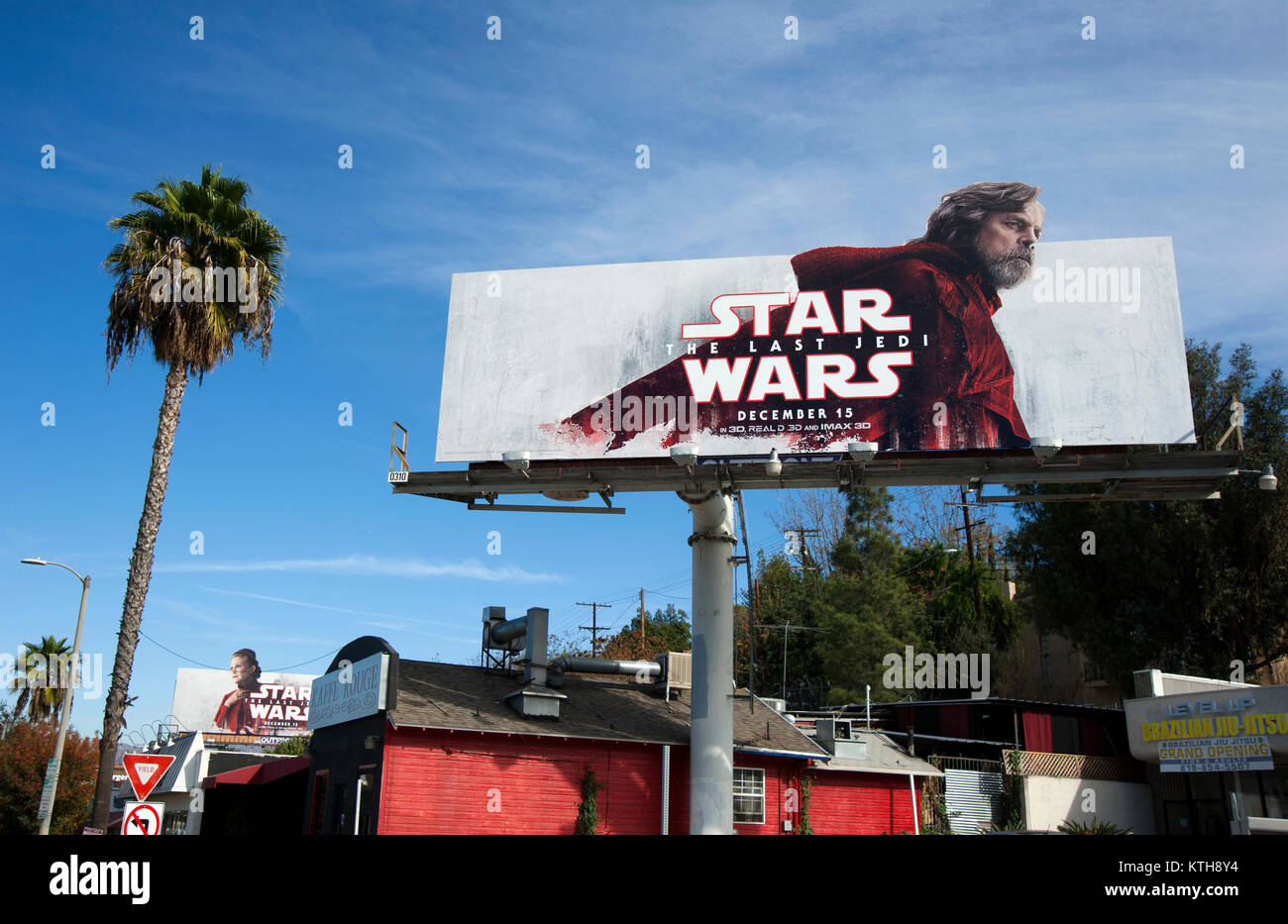 Vallas publicitarias con Mark Hamill y Carrie Fisher promover la película La Última de Star Wars Jedi en Los Angeles, CA Foto de stock