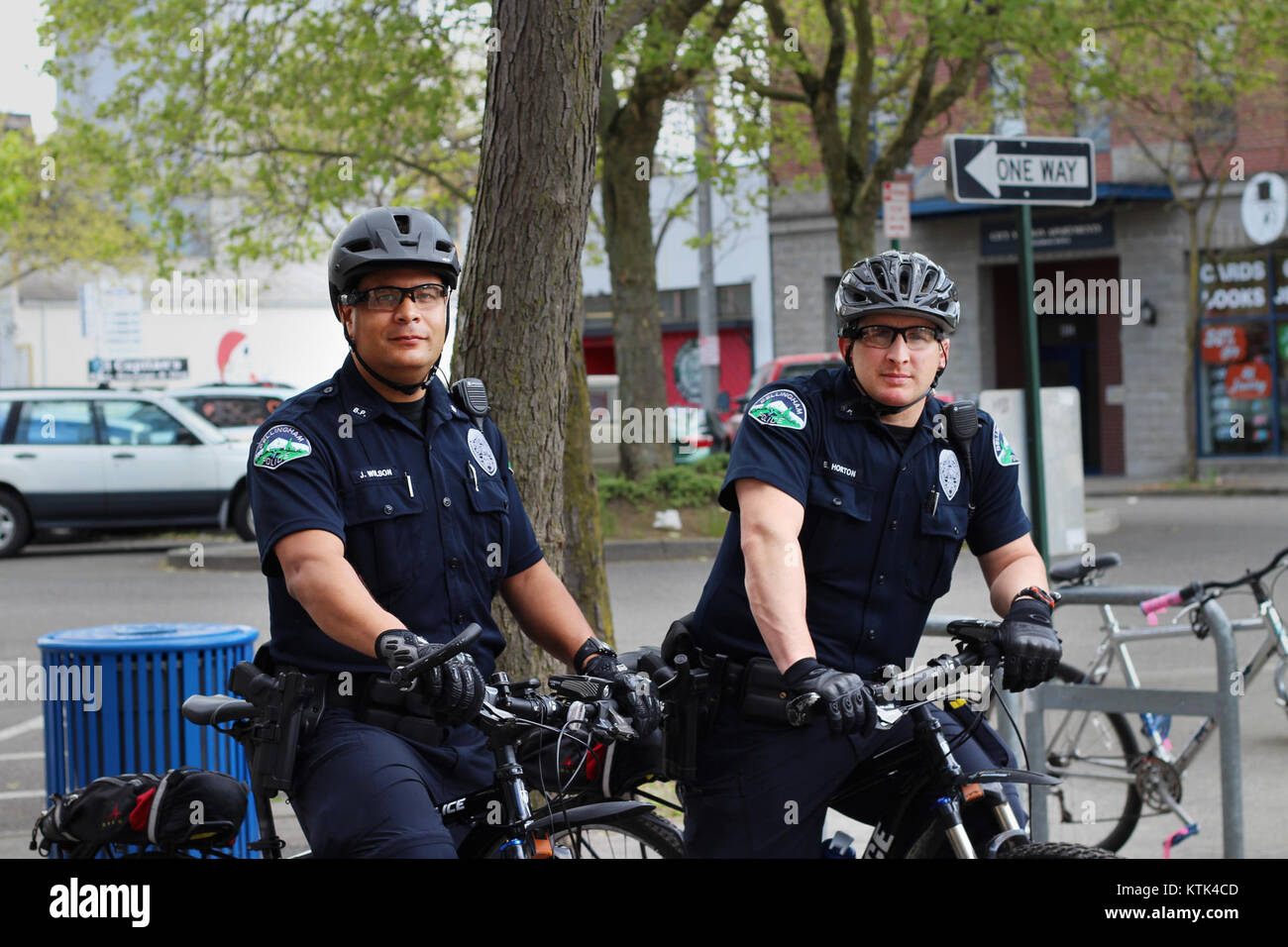 Bellingham, WA Policía Policías de bicicletas (17327642741) Foto de stock