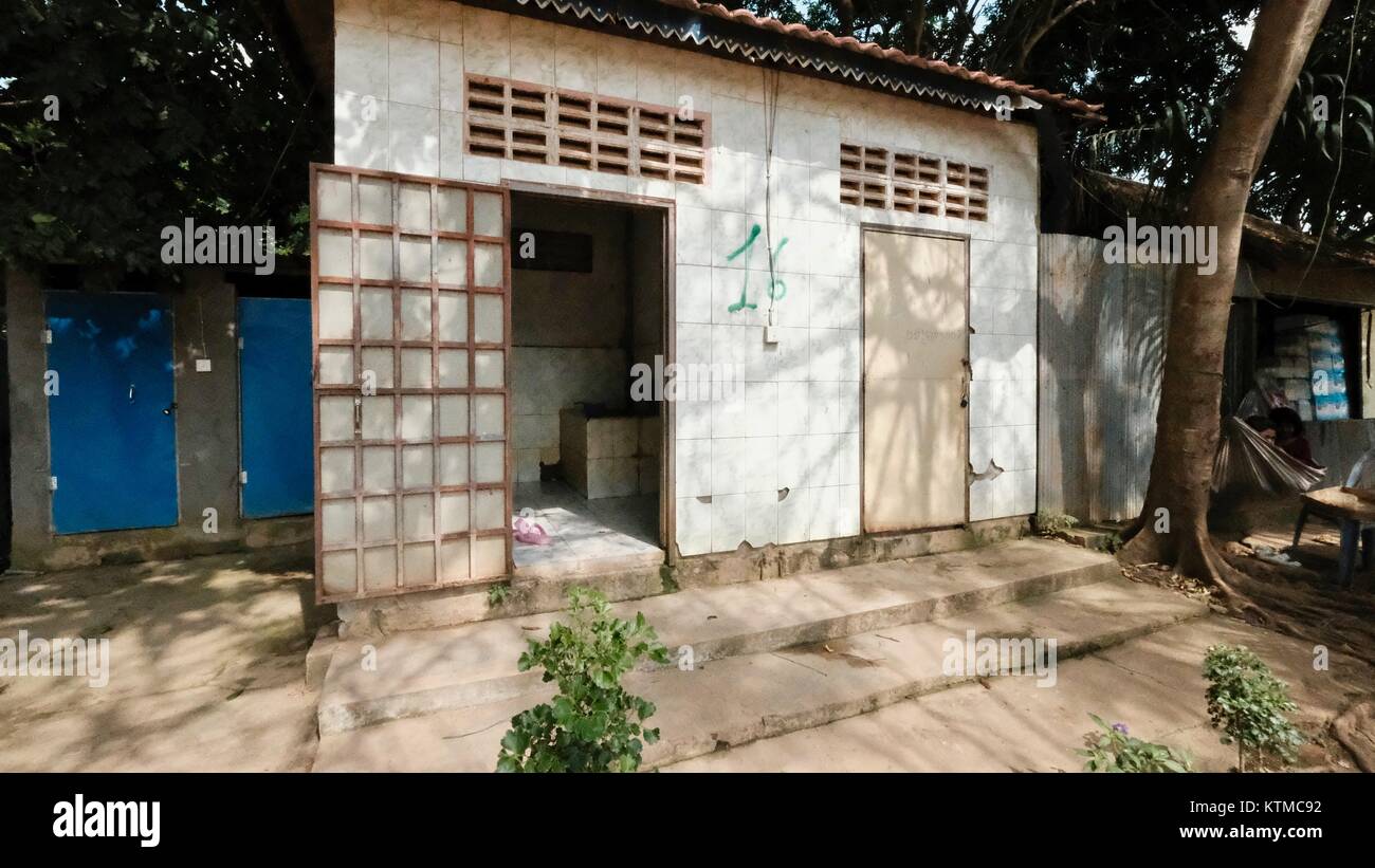 Battambang, Camboya Asia Sudoriental retrete WC Baño Zona de descanso Rural inodoro Wc privado Foto de stock