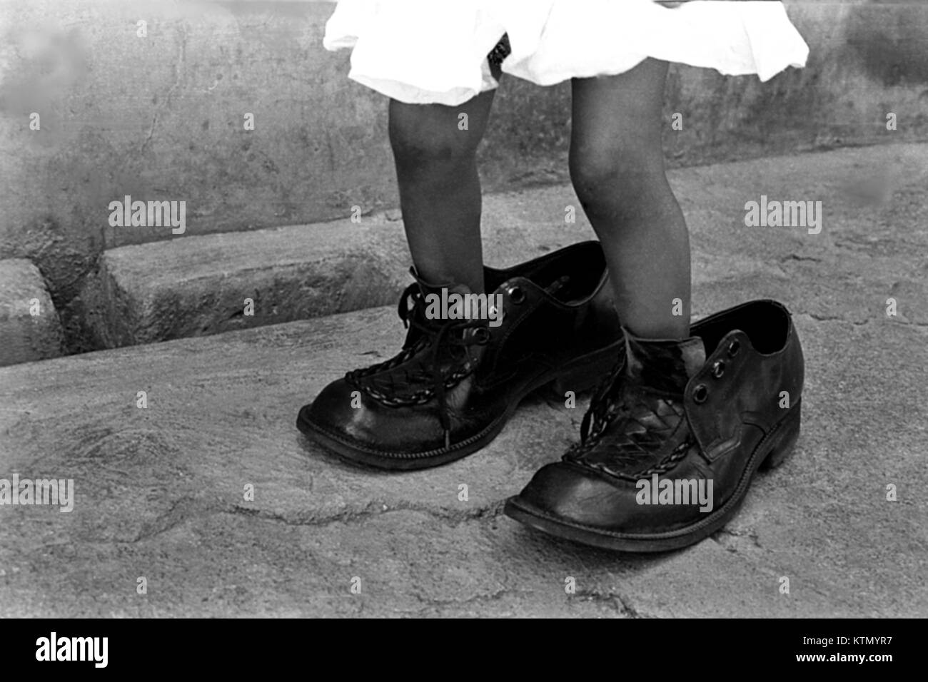 Father shoes Imágenes de stock en blanco y negro - Alamy