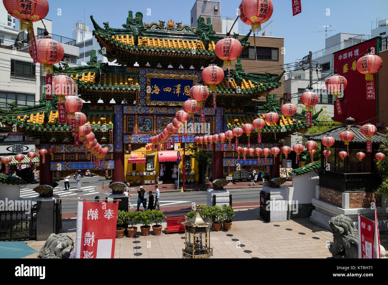 Yokohama, Japón, 16 de junio de 2017; China Templo Mazu Miao en China town en la ciudad de Yokohama, Mazu, la diosa del mar es adorado en el Mazu compra Foto de stock