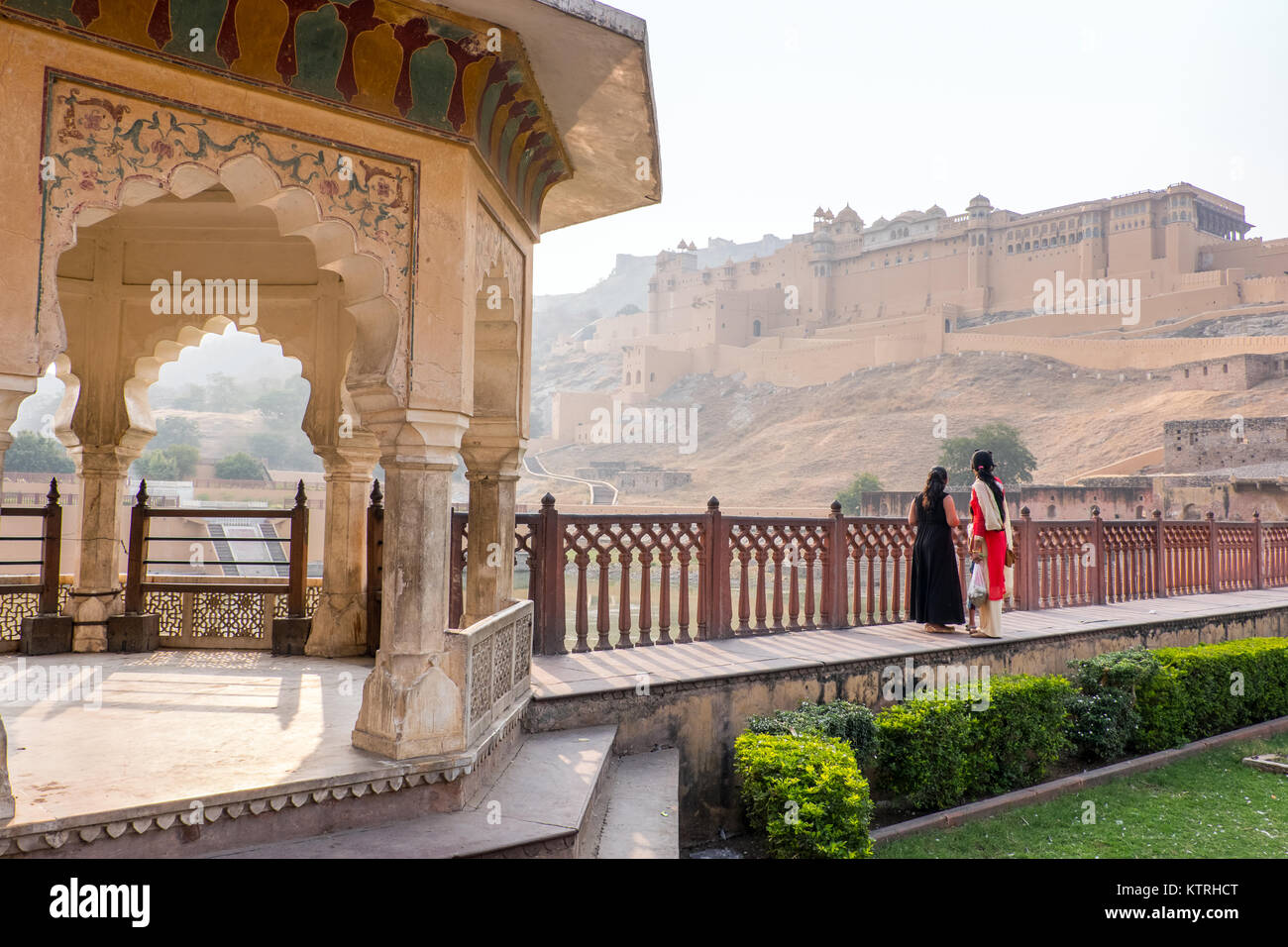 Los jardines formales bajo Fuerte Amber, ( Fuerte Amer) , Jaipur, Rajasthan, India Foto de stock