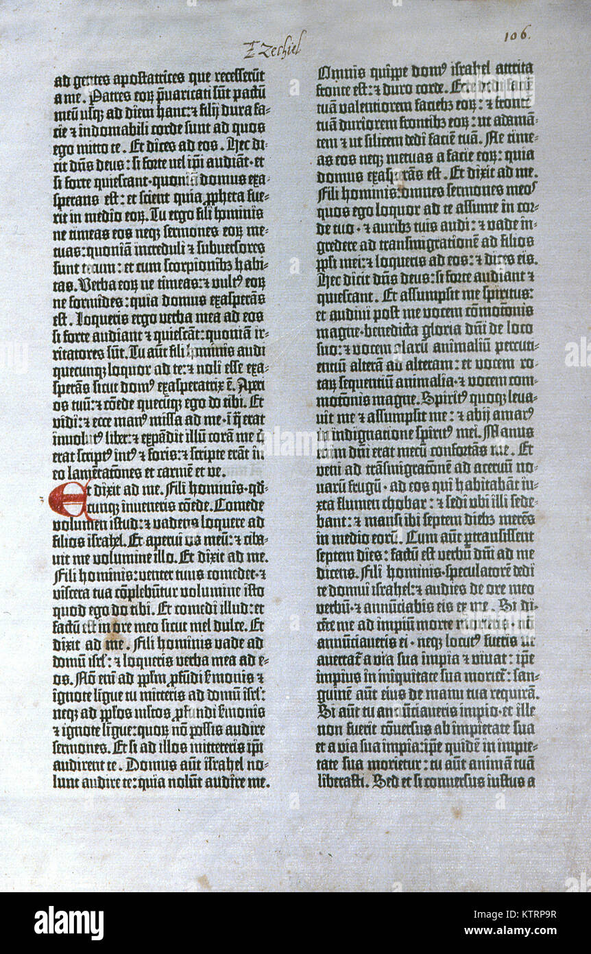 Desde la primera página impresa la Biblia de Gutenberg, 1455 edición de la Vulgata Latina. Cortesía de la colección de láminas en la Biblioteca Pública de Dunedin, Nueva Zelanda Foto de stock