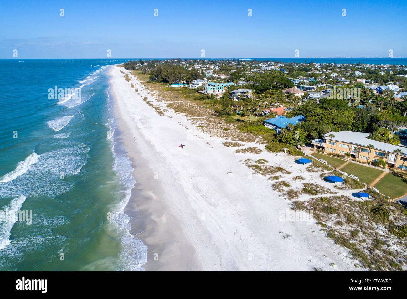 Anna Maria Barrier Island Florida, Holmes Beach, Golfo de México, Tampa Bay water, casas residencias, vista aérea de pájaro arriba, visitantes t Foto de stock