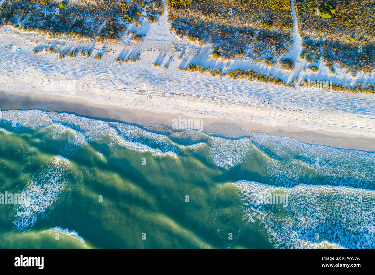 Anna Maria Island Florida, Holmes Beach, Golfo de México, olas de surf, vista aérea, FL17121472d Foto de stock