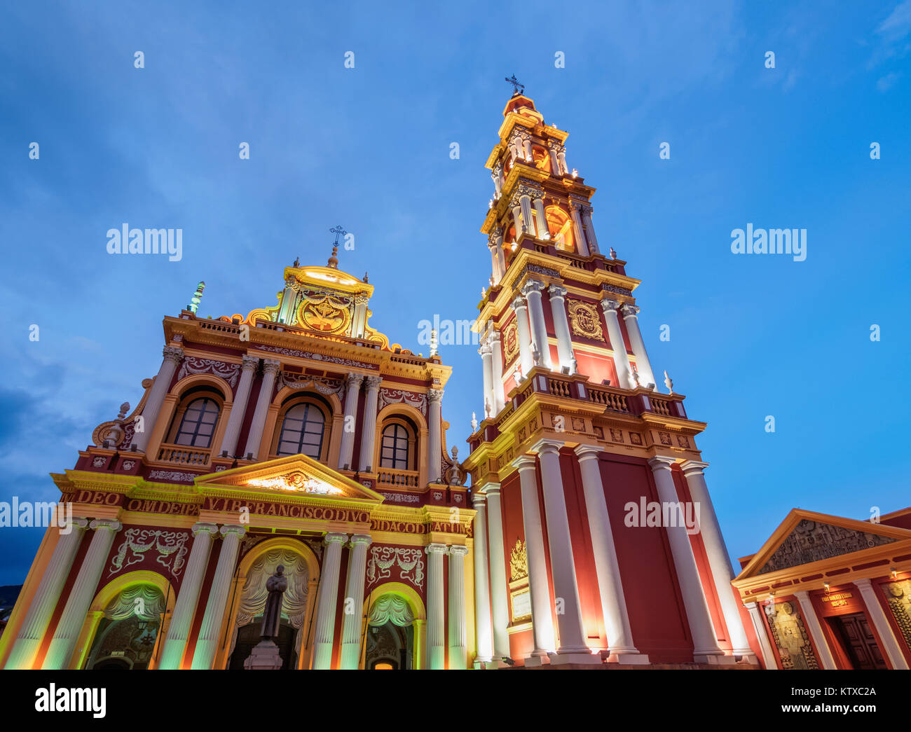 La Iglesia San Francisco, crepúsculo, Salta, Argentina, Sudamérica Foto de stock