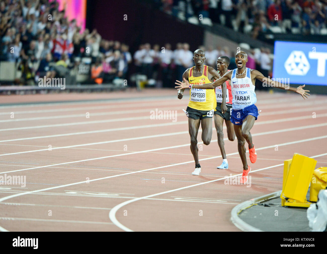 Mo Farah gana el 10000m hombres - Medalla de Oro en el Campeonato del Mundo de la IAAF de Londres 2017 Foto de stock