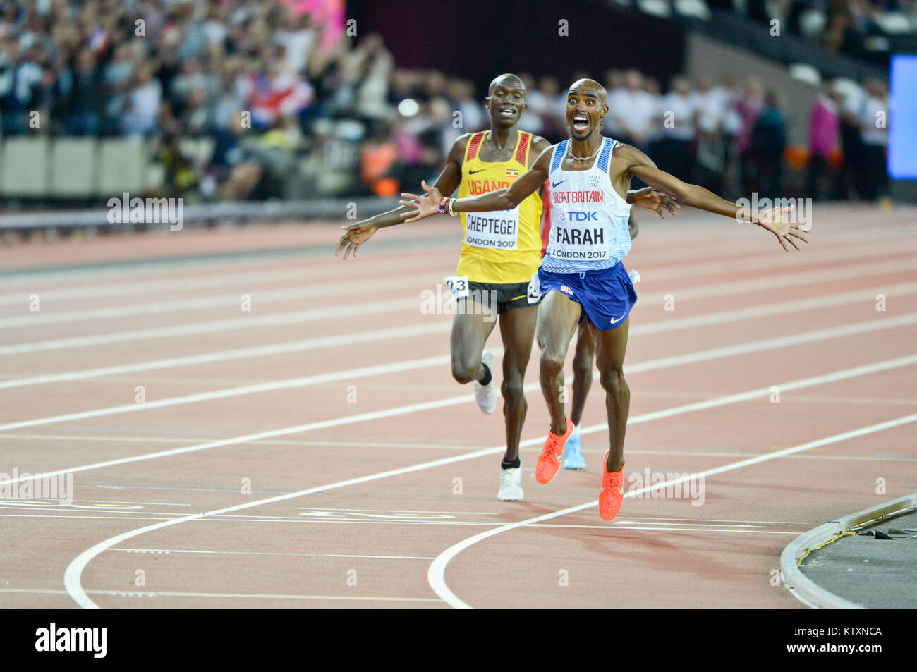 Mo Farah gana la Medalla de Oro de 10000 metros para hombres - Campeonato Mundial de la IAAF Londres 2017 Foto de stock