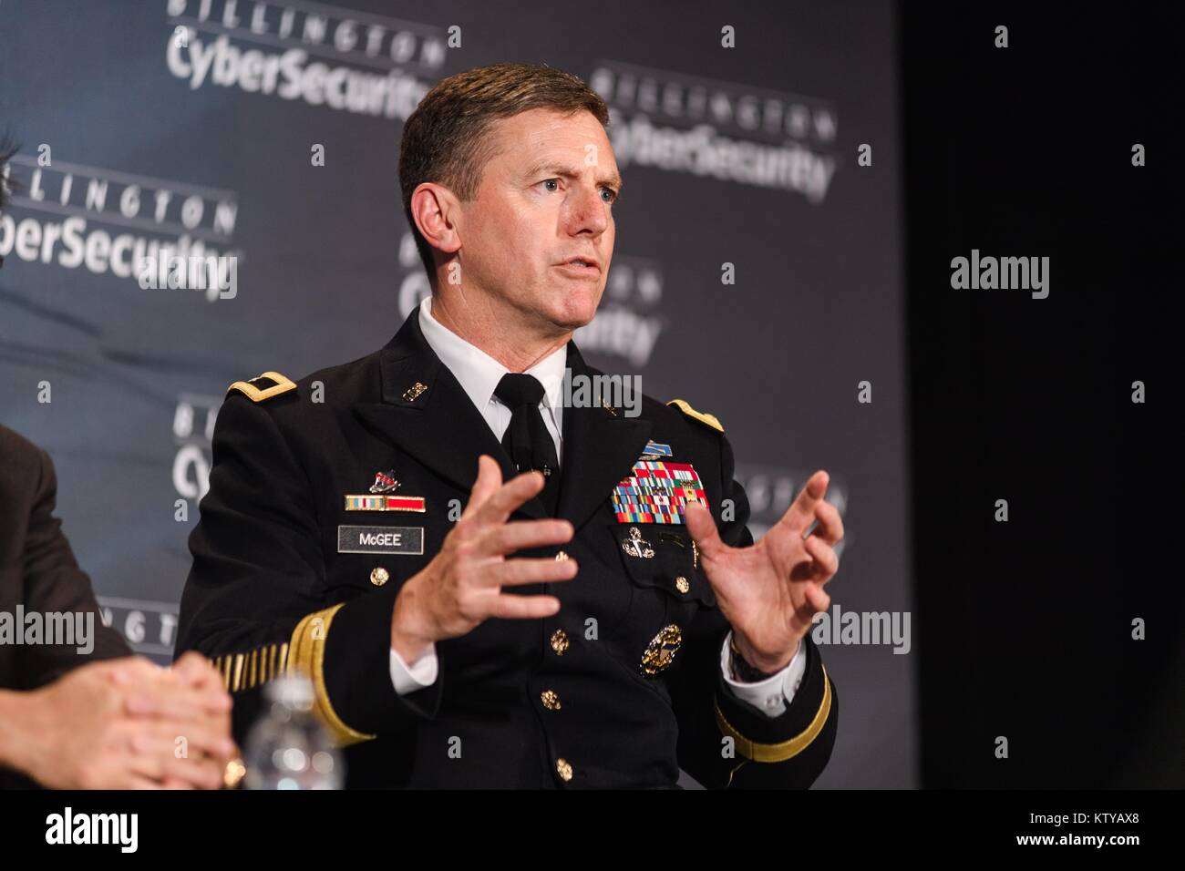 Ejército de EE.UU. Cyber Comando General Comandante Adjunto de Operaciones JP McGee, habla durante la octava cumbre anual sobre ciberseguridad Billington en el Centro de Convenciones de Washington el 13 de septiembre de 2017 en Washington, DC. Foto de stock