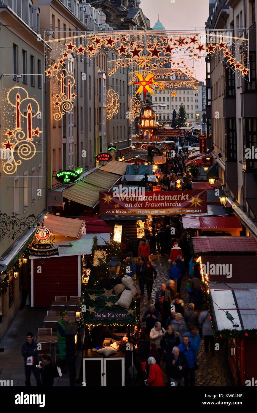 Dresden, coin lane, Feria de Navidad en la Iglesia de Nuestra Señora , Münzgasse, Weihnachtsmarkt an der Frauenkirche Foto de stock