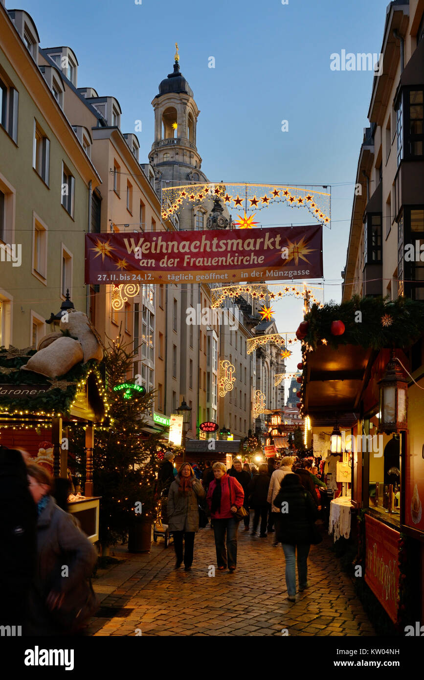 Dresden, coin lane, Feria de Navidad en la Iglesia de Nuestra Señora , Münzgasse, Weihnachtsmarkt an der Frauenkirche Foto de stock
