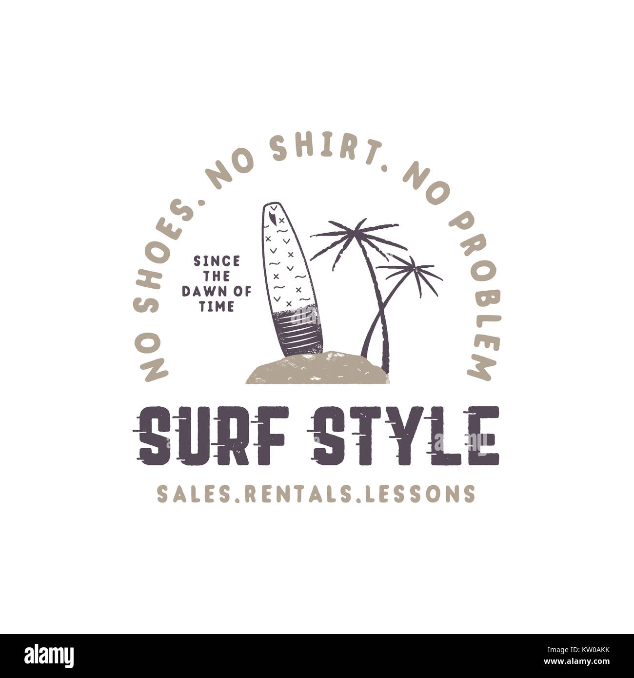 Surf estilo vintage etiqueta. Estilo de surf de verano emblema con tablas  de surf, palmeras tropicales y elementos de tipografía. El uso de camisetas,  ropa de impresión, otra marca de identidad. Stock