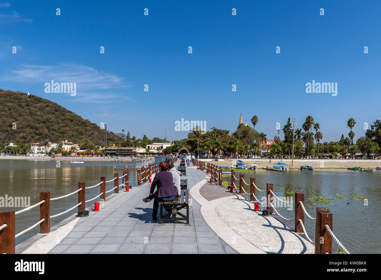 Vista de la ciudad de Chapala en el embarcadero del Lago de Chapala