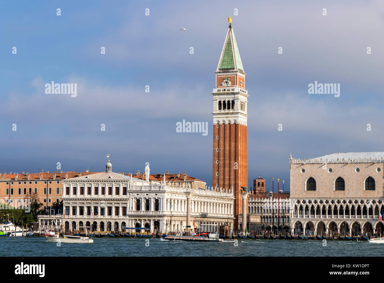 Vistas de Venecia, con el Campanile di San Marco, el Campanile de San Marcos), la Biblioteca Nazionale Marciana (Biblioteca Nacional de San Marcos) y la Foto de stock