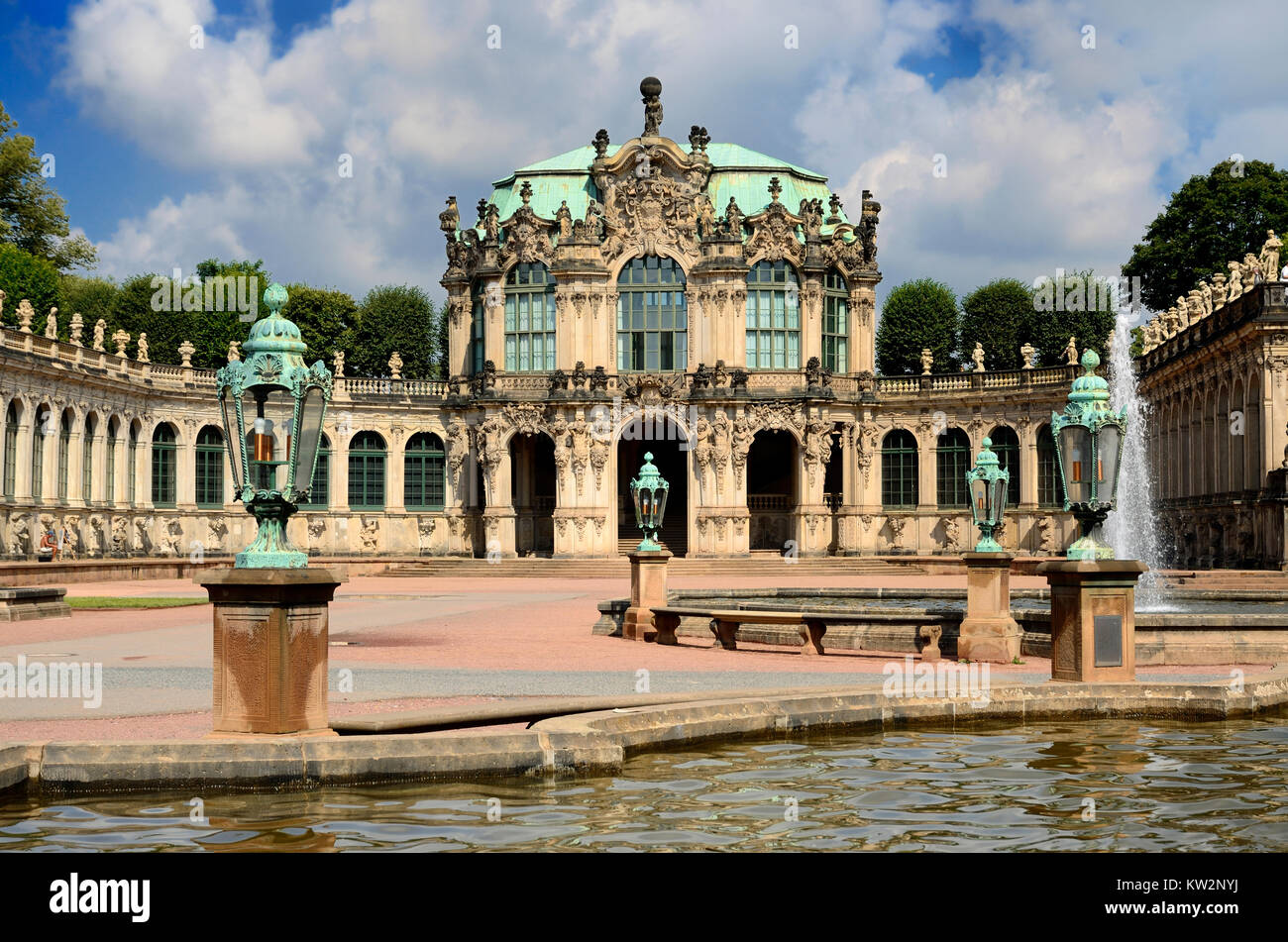 Corte la perrera con terraplén pavilion, Dresden kennel, mit Zwingerhof Wallpavillon, Dresden Zwinger Foto de stock