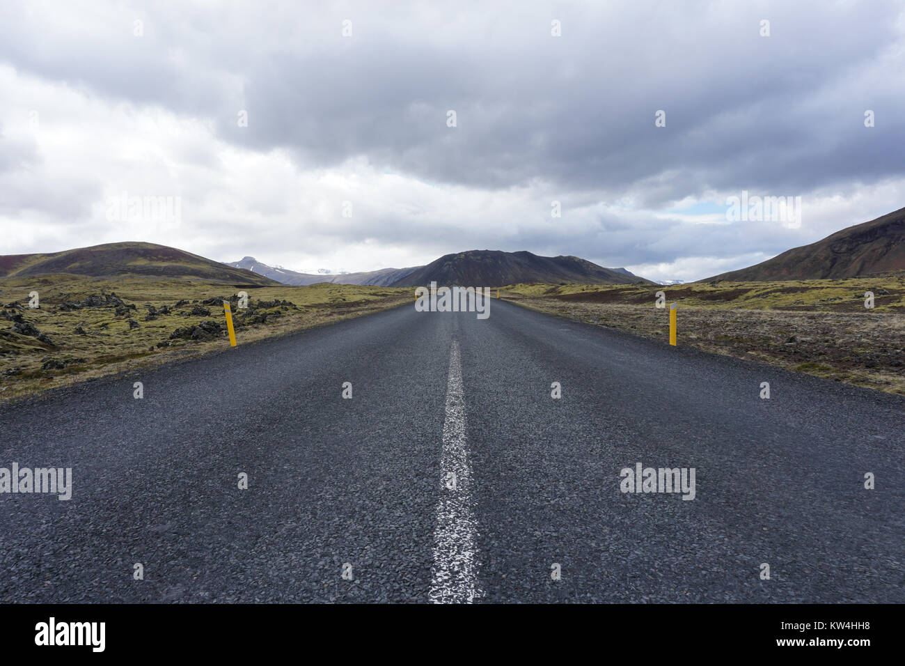 La carretera de circunvalación, en la península de Snaefellsnes, en el oeste de Islandia. Foto de stock