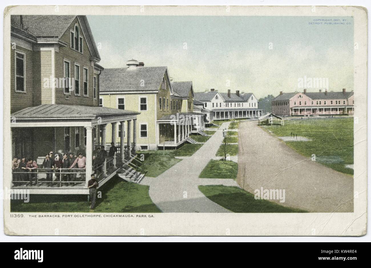 Camino bordeado con cuarteles, Fort Oglethorpe, Chickamauga, Georgia, EE.UU., 1907. Desde la Biblioteca Pública de Nueva York. () Foto de stock
