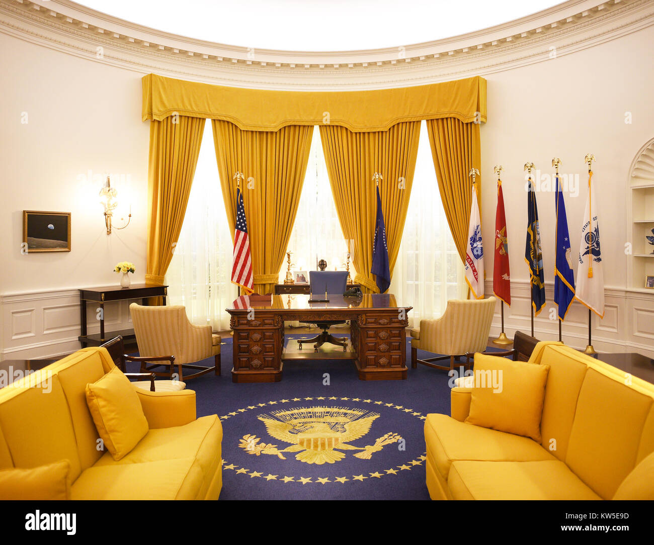 YORBA LINDA, CALIFORNIA - 24 de febrero de 2017: Richard M. Nixon Oficina Oval recreación. La habitación es parte de réplicas del museo a la biblioteca de Nixon y B Foto de stock