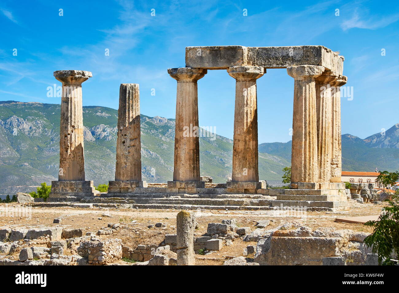 El Templo de Apolo, la antigua Corinto, Grecia Foto de stock