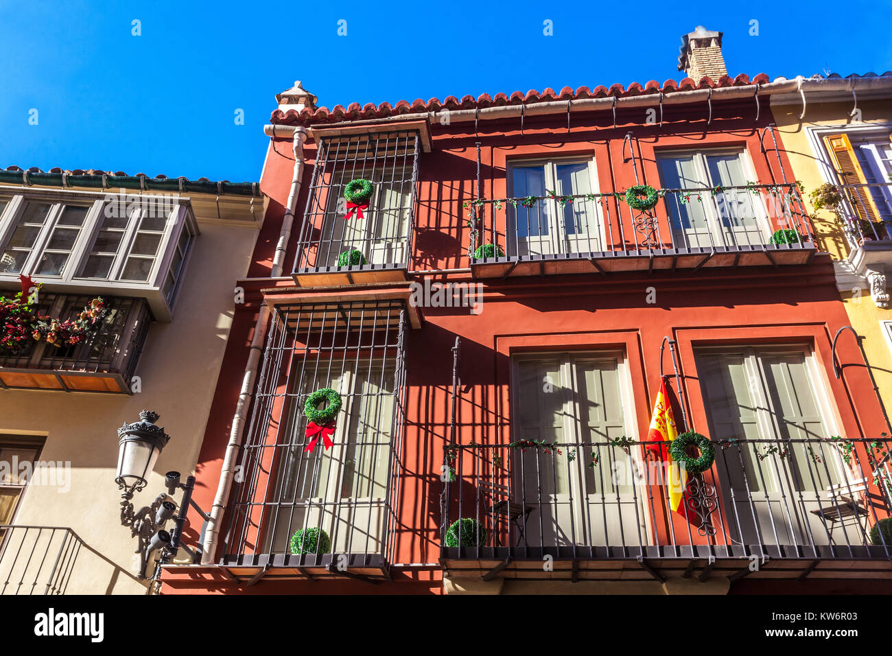 Arquitectura malagueña, fachadas de edificios en el casco antiguo de Málaga, España Foto de stock