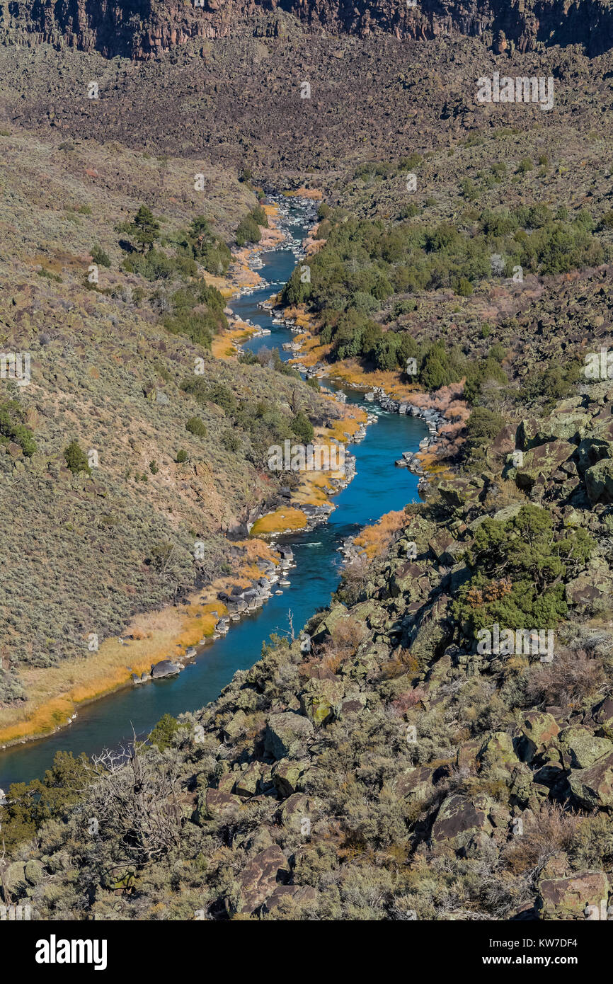 Río Grande en la zona de ríos salvajes de Río Grande del Norte Monumento Nacional cerca de Taos, Nuevo México, EE.UU. Foto de stock