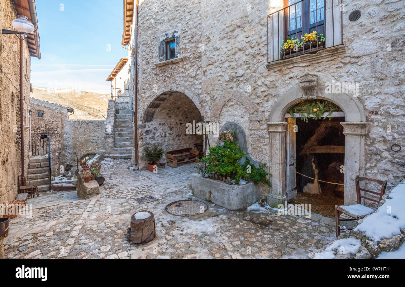Santo Stefano di Sessanio, Italia La pequeña y encantadora aldea de piedra medieval, en el