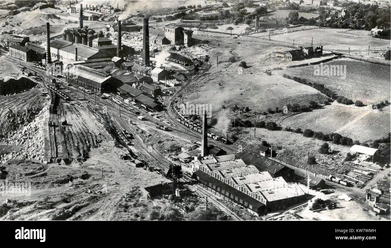 Vista aérea de la Lilleshall Iron & Steel Company Ltd altos hornos y trenes de laminación Foto de stock