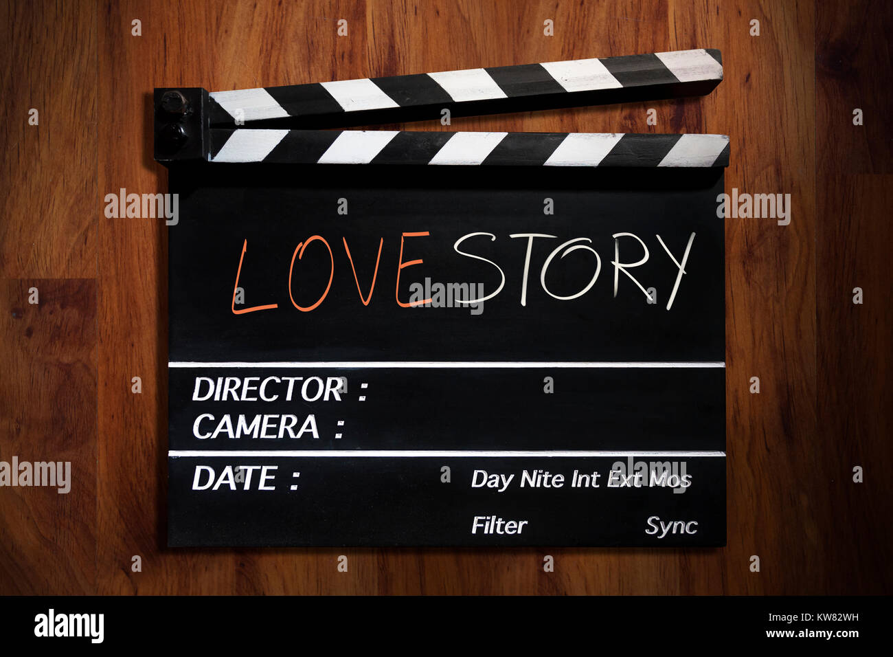Historia de amor de cine la producción cinematográfica de pizarra  Fotografía de stock - Alamy
