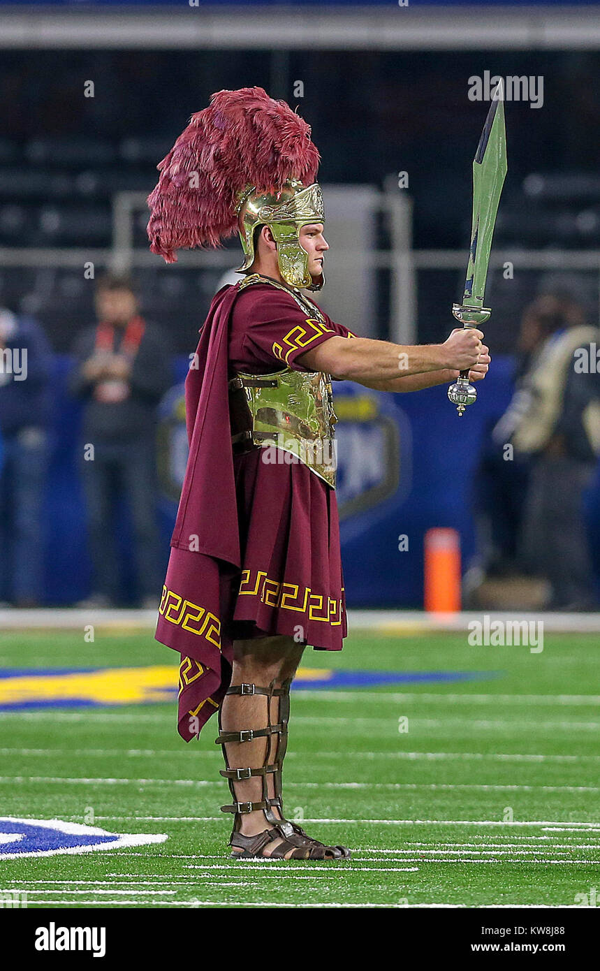 Arlington, TX, EE.UU. 29 dic, 2017. La USC Trojan durante el Cotton Bowl Goodyear clásico entre los troyanos de USC y la Ohio State Buckeyes en AT&T Stadium en Arlington, TX. John Glaser/CSM/Alamy Live News Foto de stock