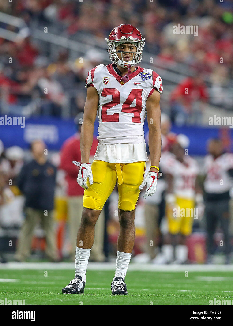 Arlington, TX, EE.UU. 29 dic, 2017. USC Trojans cornerback Isaías Langley (24) durante el Cotton Bowl Goodyear clásico entre los troyanos de USC y la Ohio State Buckeyes en AT&T Stadium en Arlington, TX. John Glaser/CSM/Alamy Live News Foto de stock