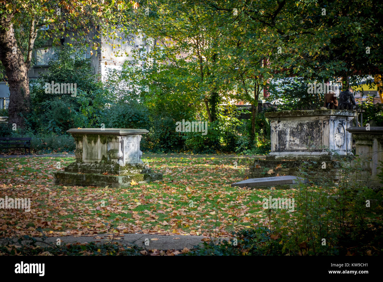 St Gardens, Bloomsbury, Londres, Reino Unido. Cementerio del siglo xviii ahora jardines