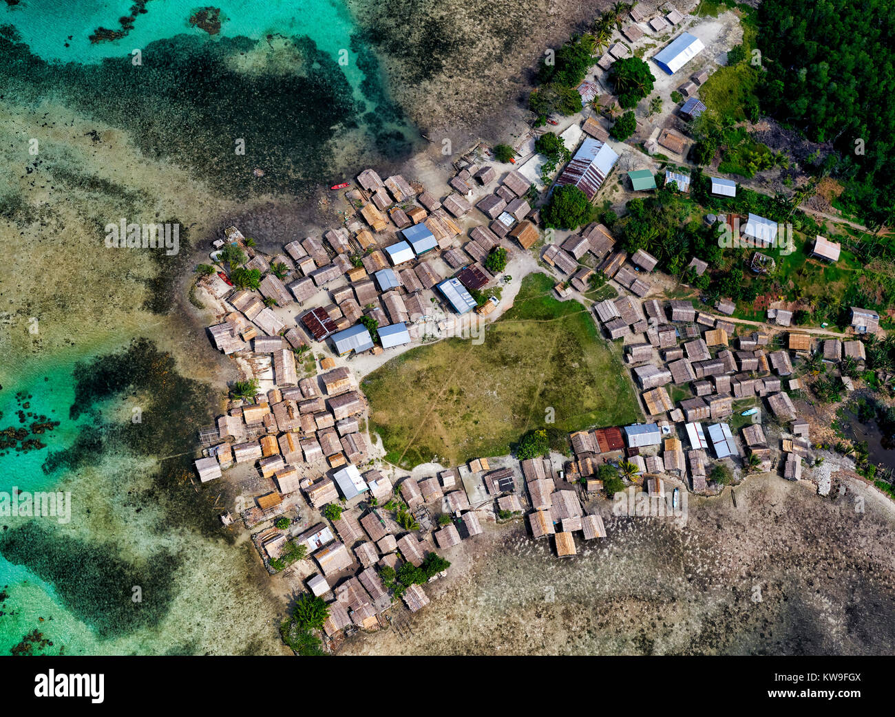 Pueblo costero Ngela Island, Islas Salomón Foto de stock