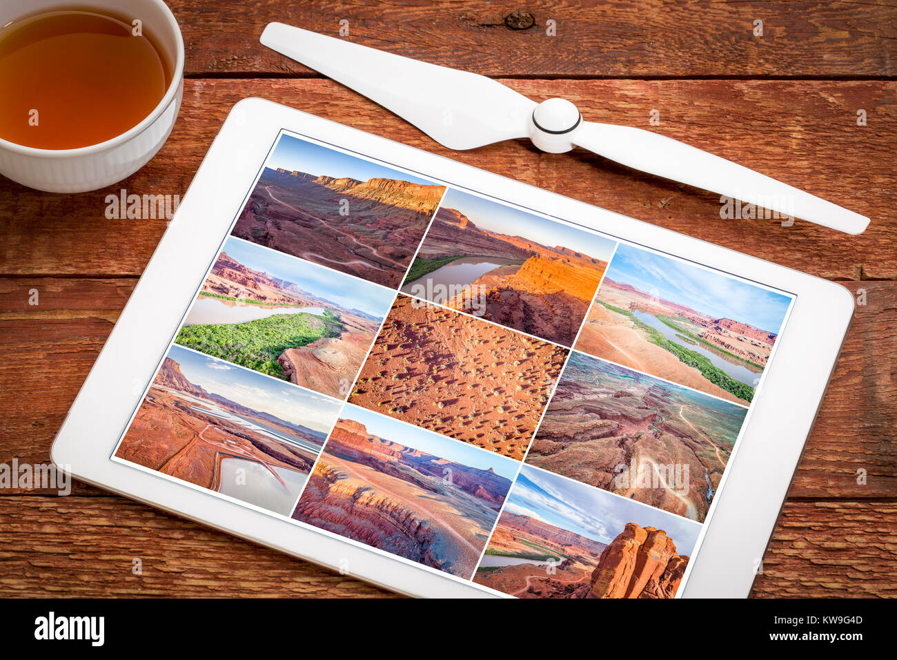 Cañón del Río Colorado y la zona de Moab en Utah - revisión y edición de imágenes aéreas en una tableta digital Foto de stock