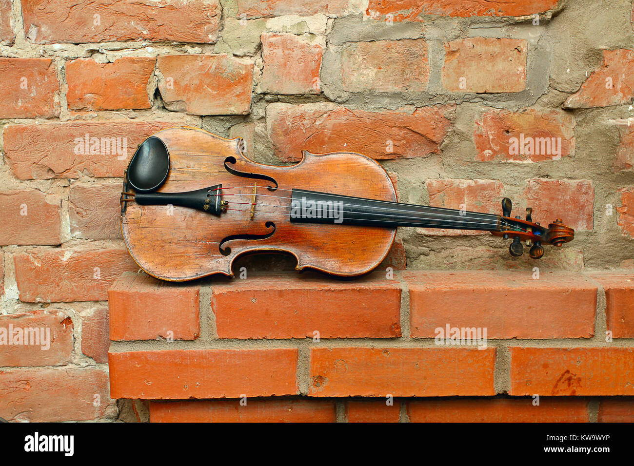 ingeniero Ruina obesidad Vintage violin fotografías e imágenes de alta resolución - Página 3 - Alamy