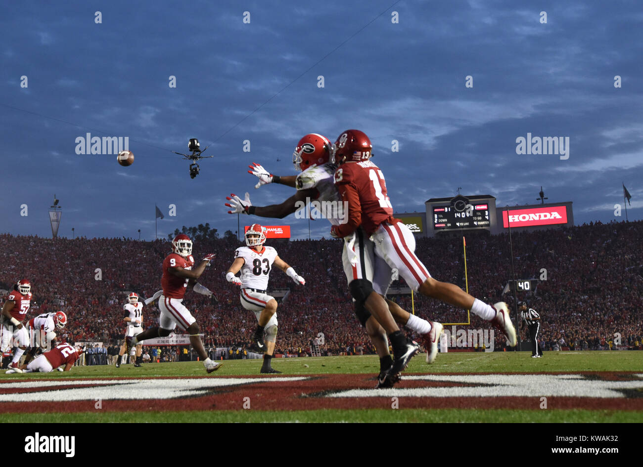 Pasadena, California, USA. 01 ene, 2018. Georgia Bulldogs receptor ancho Javon Wims #6 capturas un touchdown durante el 2018 Rose Bowl en la semi-final del juego entre los Sooners de Oklahoma y Georgia Bulldogs en el Rose Bowl Stadium de Pasadena, CA. John Green/CSM Crédito: Cal Sport Media/Alamy Live News Foto de stock