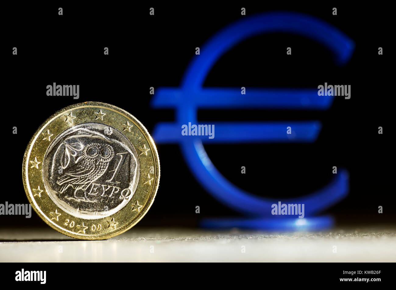 Euro-Monedas Griegas y eurosign, Griechische Ein-Euro-M?nze und Eurozeichen, Griechische Ein-Euro-und Eurozeichen Muenze Foto de stock