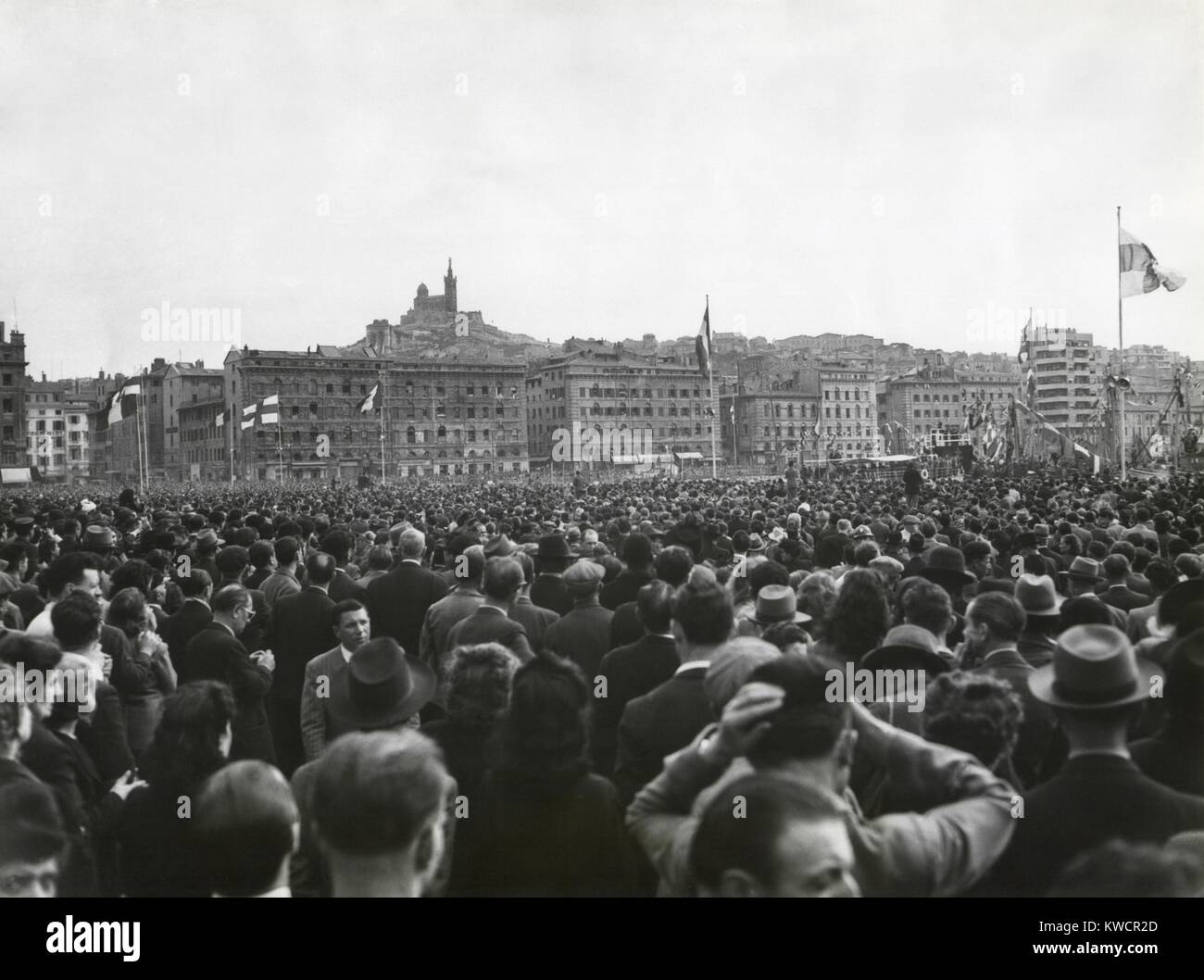 Charles de Gaulle hablando en Marsella, 18 de abril de 1948. Habló en el cierre de la Primera Convención Anual de la "Carrera del pueblo francés' (FPR), un partido político que él fundó en 1947. - (BSLOC 2014 17 18) Foto de stock
