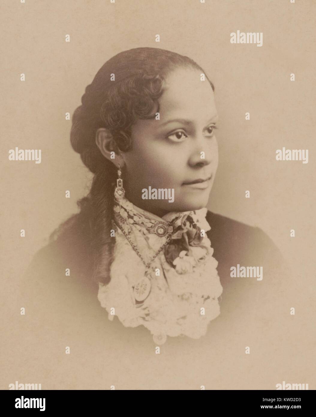 Fannie Barrera Williams, afroamericano, educador y defienden los derechos de las mujeres, c. 1885. Fotografía de Paul Tralles. A la edad de 15, ella era el primer americano africano para graduarse en la Escuela Normal del Estado Brockport en 1870 en el Estado de Nueva York. En 1896, Williams fue uno de los fundadores de la Asociación Nacional de Mujeres de Color, y asistida W.E.B. DuBois en la formación de la Asociación Nacional para el progreso de la Gente de Color (NAACP, por sus siglas en inglés) en 1909 (BSLOC 2017 20 147). Foto de stock