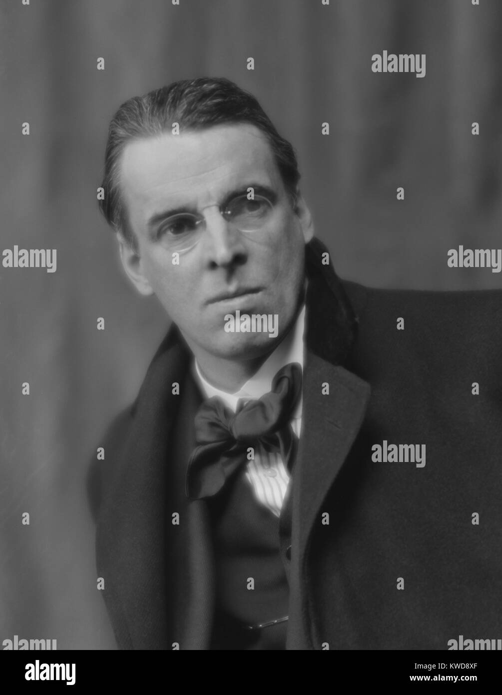William Butler Yeats, poeta Angloirlandés. Fotografía por Arnold Genthe, Marzo 31, 1914 (BSLOC 2016 8 145) Foto de stock