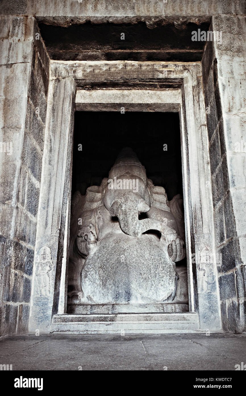 Escultura en Kadalekalu dios hindú Ganesha Temple en el centro sagrado alrededor de Hampi, Karnataka, India Foto de stock